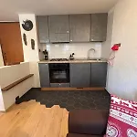 Maen Apartment, Lägenhet